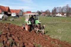 Die Beete werden gepflügt